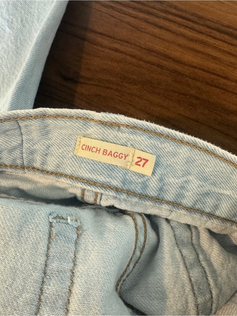 Levi's Women's Cinch Baggy Jeans Light Wash "Never Going To Change" - Picture 5 of 5